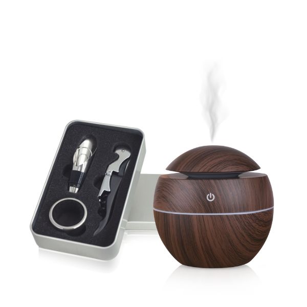 סט הכולל: 
מפיץ ריח ארומטי מבית EVERCHARGE.
סט אביזרי יין במארז מתכת יוקרתי.